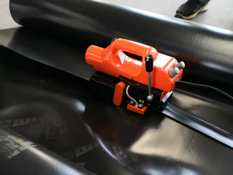 Сварщик для гидроизоляции – Демонстрация и упаковка оборудования. Введение